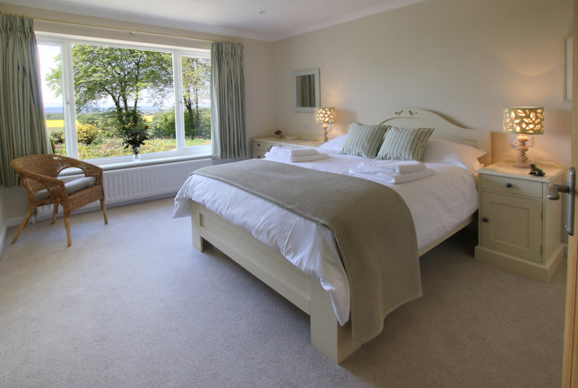 Main bedroom, White Lodge Holiday Cottage, Herefordshire