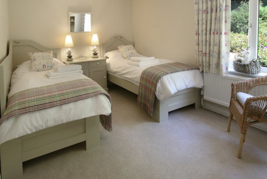 Twin bedroom, White Lodge Holiday Cottage, Herefordshire